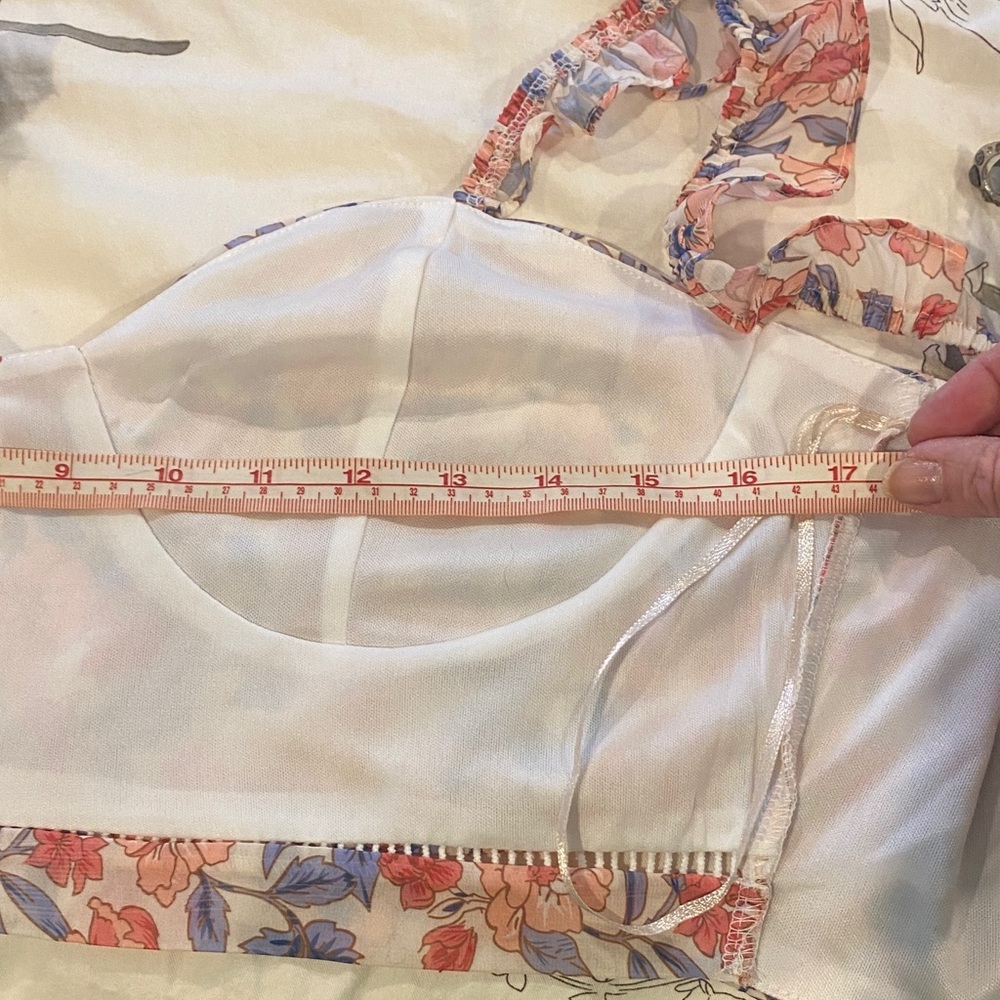 Floral Print Ruffle Crop Top - Picture 10 of 10